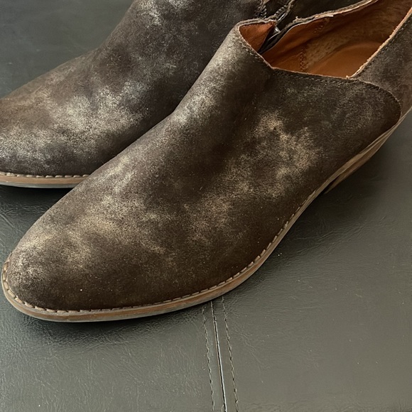 Boots - Picture 8 of 8